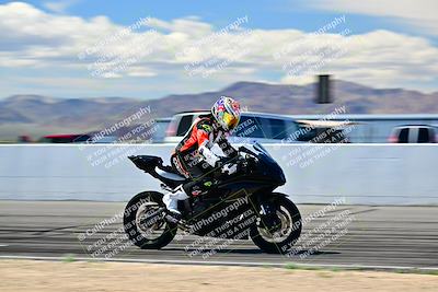 media/Mar-25-2024-Moto Forza (Mon) [[8d4319bd68]]/4-Novice Group/Session 4 Front Straight Speed Pans/